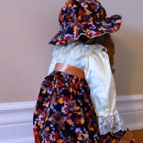 Vintage porcelain doll 1975 ,music box 20" tall - Picture 4 of 9